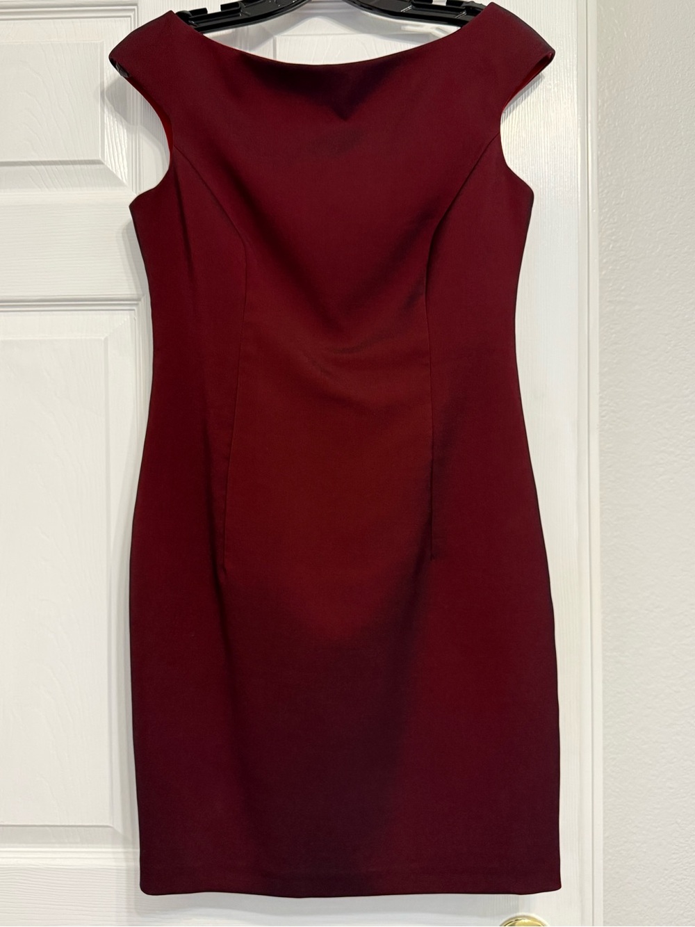 Vintage Laundry By Shelli Segal Burgundy Off-Shoulder Sheath Dress